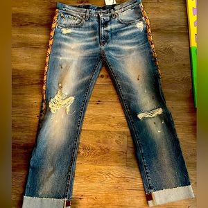 designer for LV & Gucci added on the side so I could fit them DOESNT FIT ME